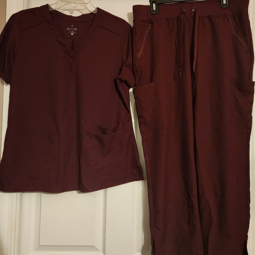 Scrub set